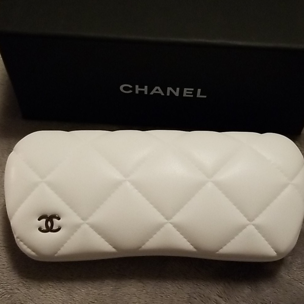 Chanel sunglasses case w/ drawstring bag&cloth